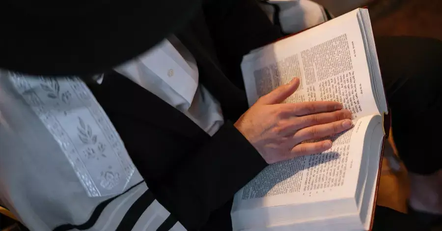 Entendendo a Importância das Ofertas e Dízimos na Igreja