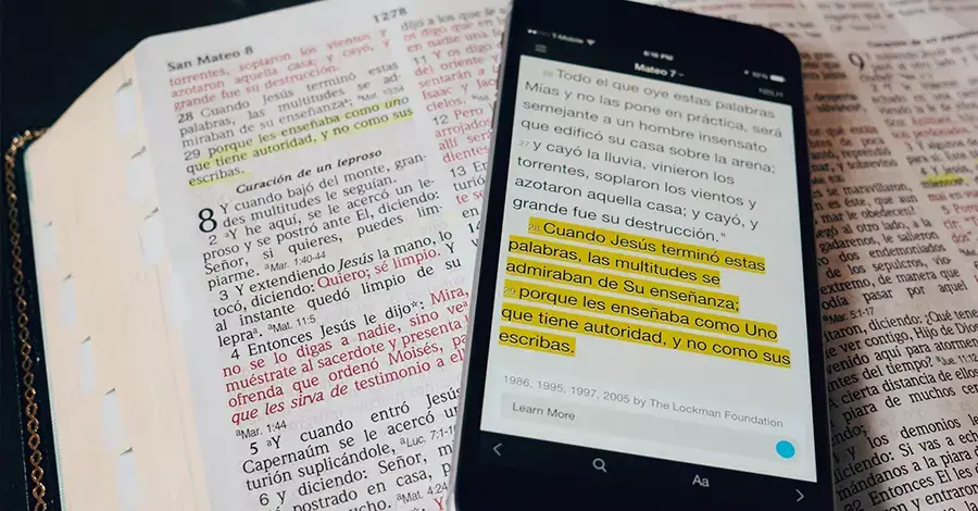 ler a Bíblia no celular